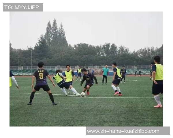 校园足球比赛激情四溢学生们在绿茵场上展现青春风采与团队精神